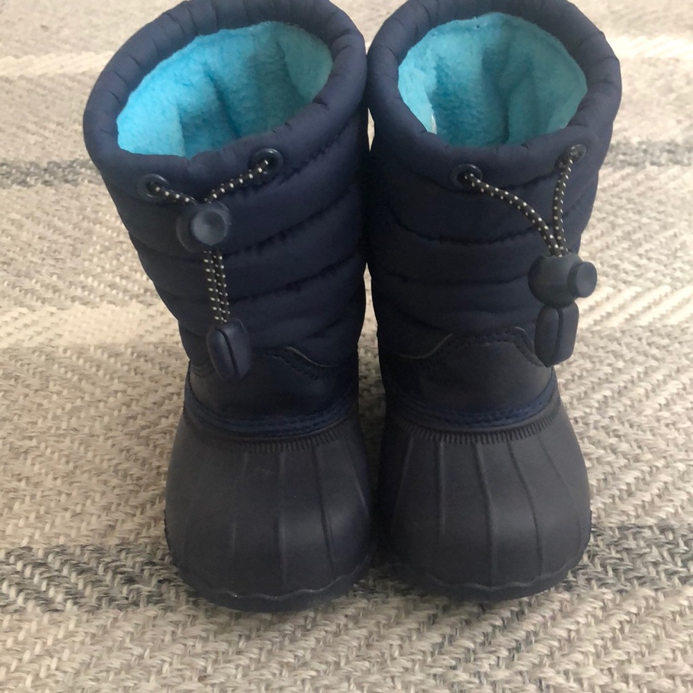 Barely worn toddler navy native boots size C5